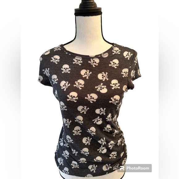 Inc international concept gray T-shirt with scull design size medium - Picture 1 of 3